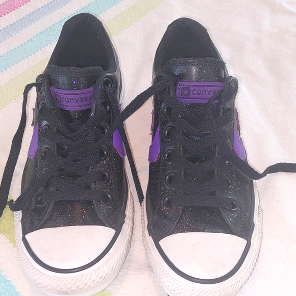 Converse Sparkles, Size 4 in men's. Size 6 in Womens.Purple & black .